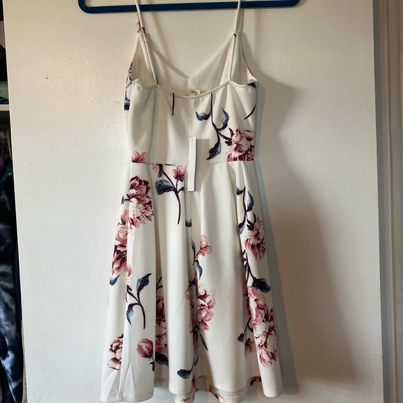 NWT White Floral Dress - Picture 2 of 5